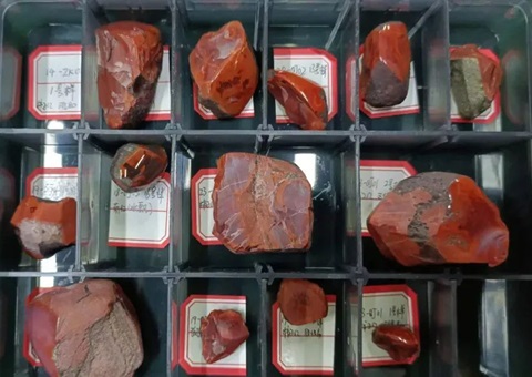 1.01亿元成交！！！天下首宗 “南红玛瑙” 矿权拍卖落槌