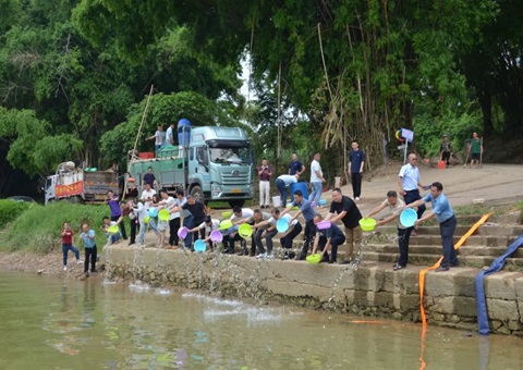 落实重大工程生态赔偿！！79万尾鱼苗“安家”龙州左江湿地