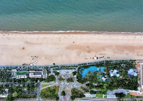 ？谑姓涡薷春Ｍ濉、、滨海湿地，，修建绿色长廊，，海域生态情形获得显著改善——“蓝色海湾” 实现“滩净湾美”